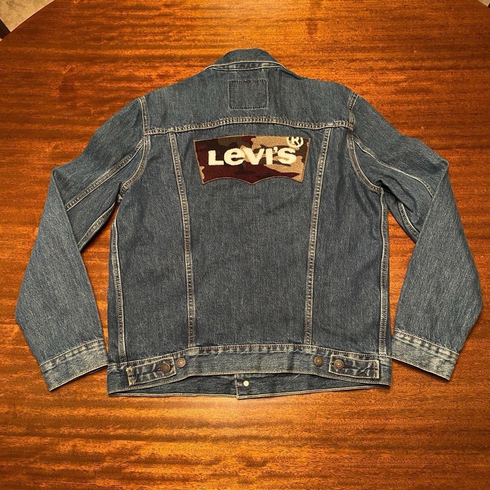 Brand NWT Levi’s Blue Denim Jacket With Camo Logo